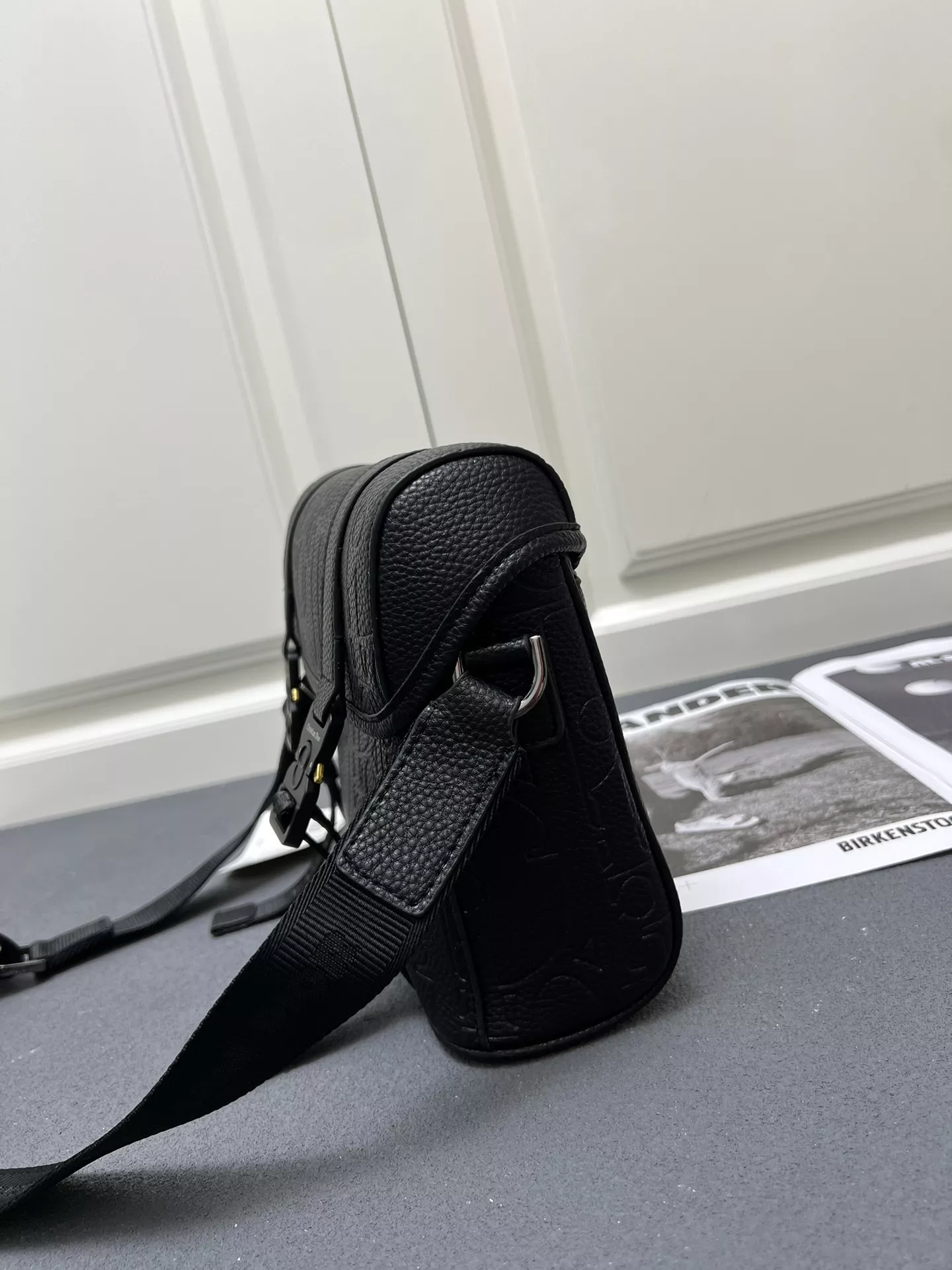 EasyMatch 4833 Christian Dior AAA Man Messenger Bags - Image 3