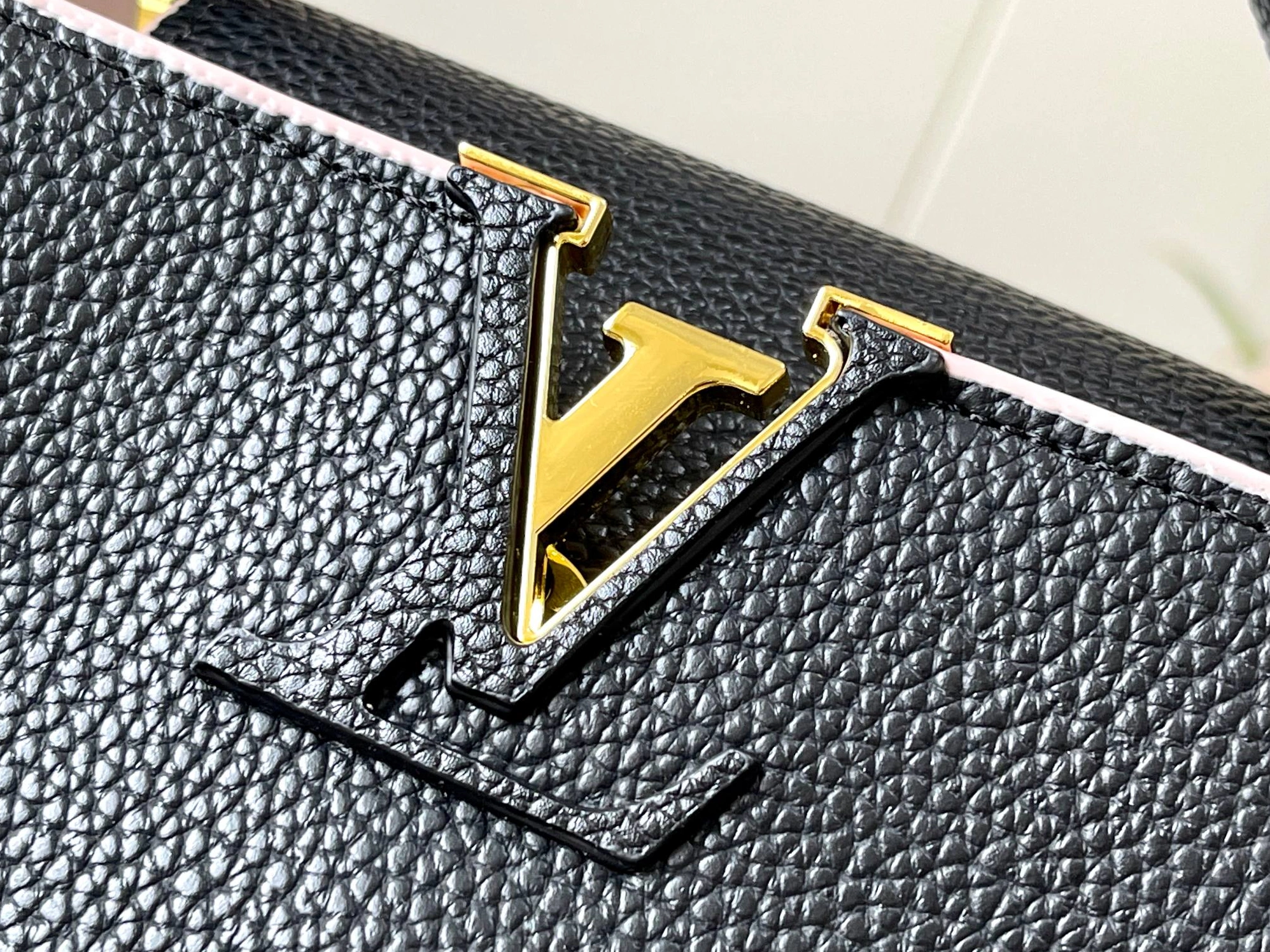 EasyMatch 5758 Louis Vuitton AAA Quality Messenger Bags For Women - Image 4