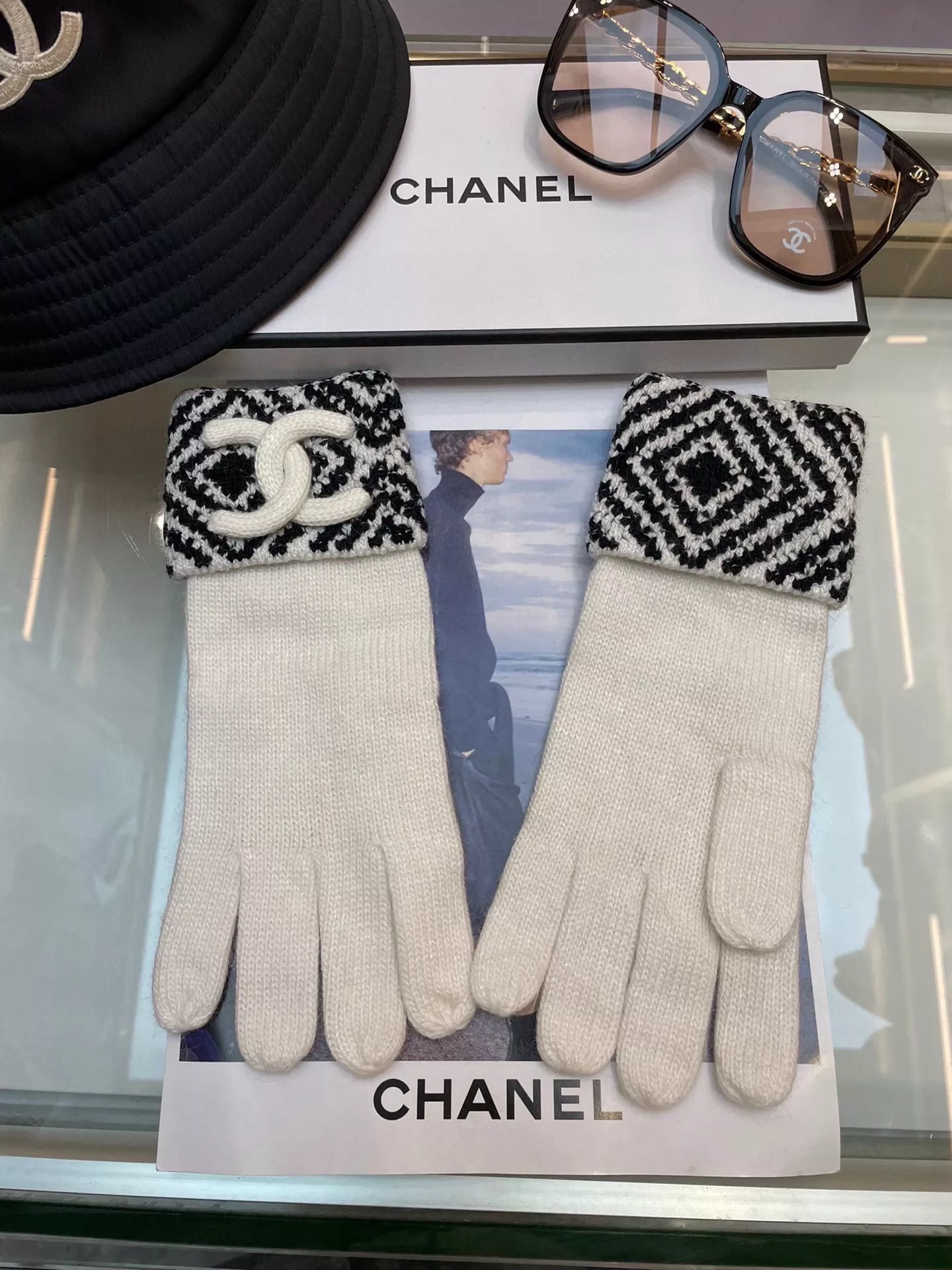 EasyMatch 6290 Chanel Gloves - Image 3