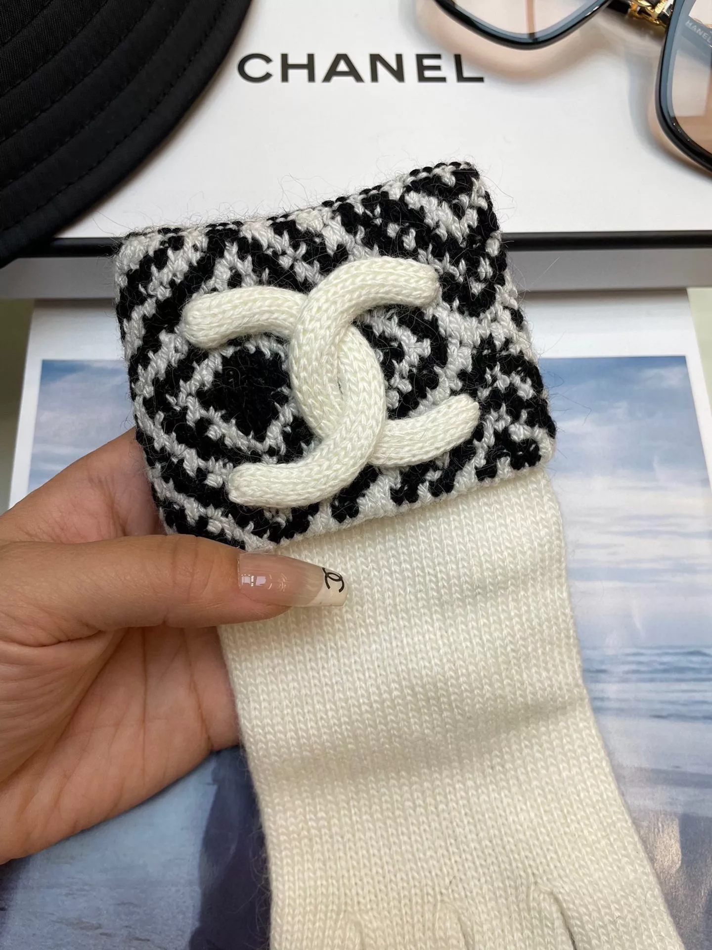 EasyMatch 6290 Chanel Gloves - Image 4