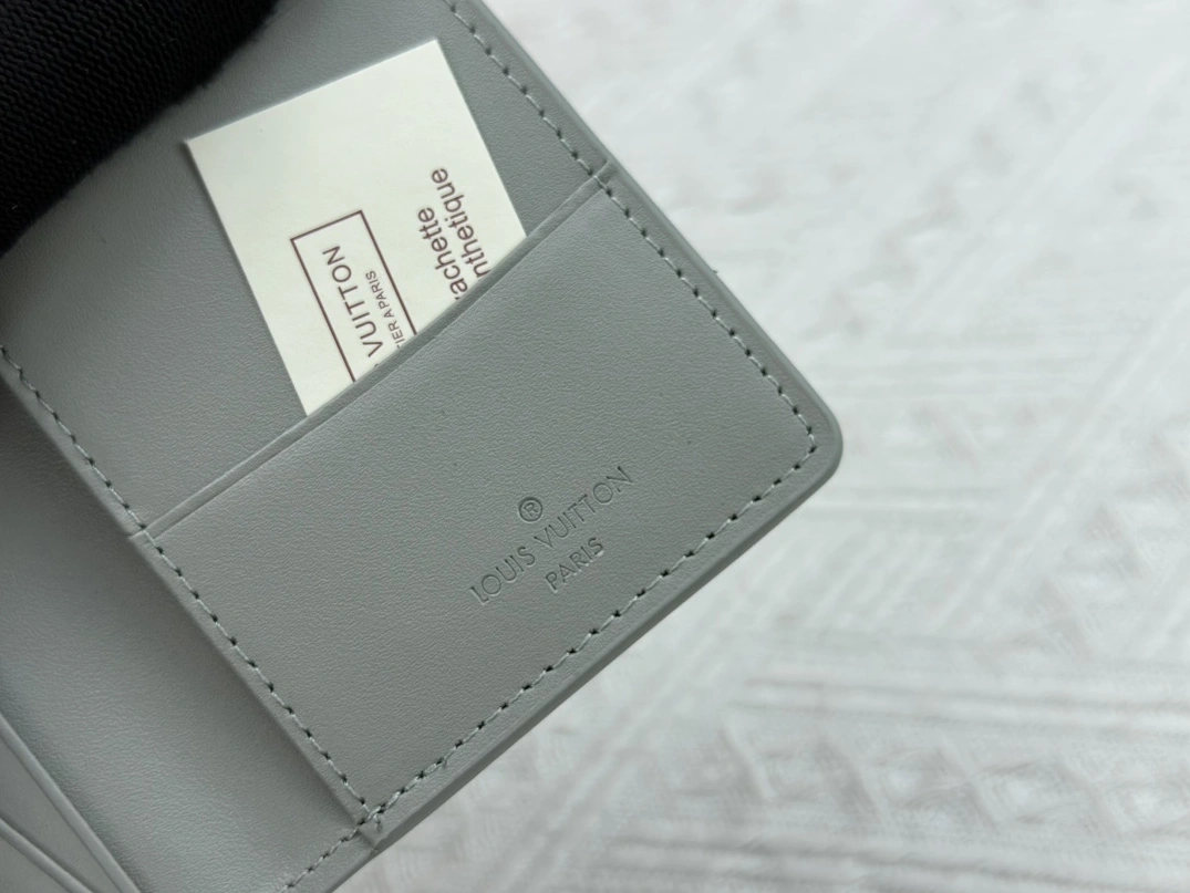 Efficient 1605 Louis Vuitton LV Card Case - Image 7