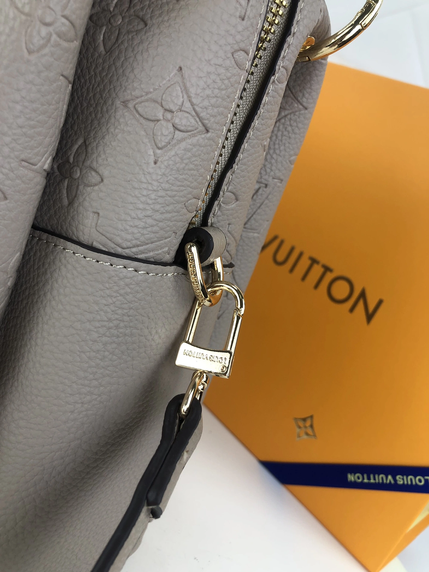 Fashionable 7904 Louis Vuitton AAA Quality Handbags For Women - Image 5