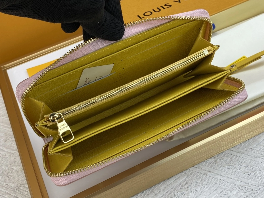Functional 2040 Louis Vuitton AAA Quality Wallets For Women - Image 7