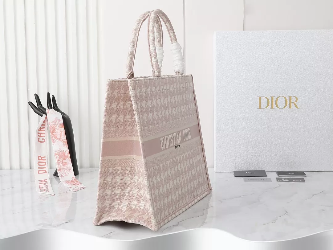 Functional 2090 Christian Dior AAA Quality Tote-Handbags For Women