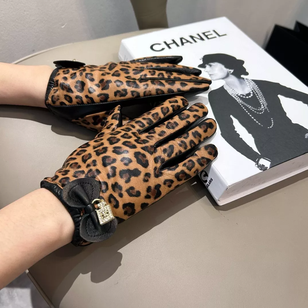 Functional 3390 Chanel Gloves For Women - Image 3