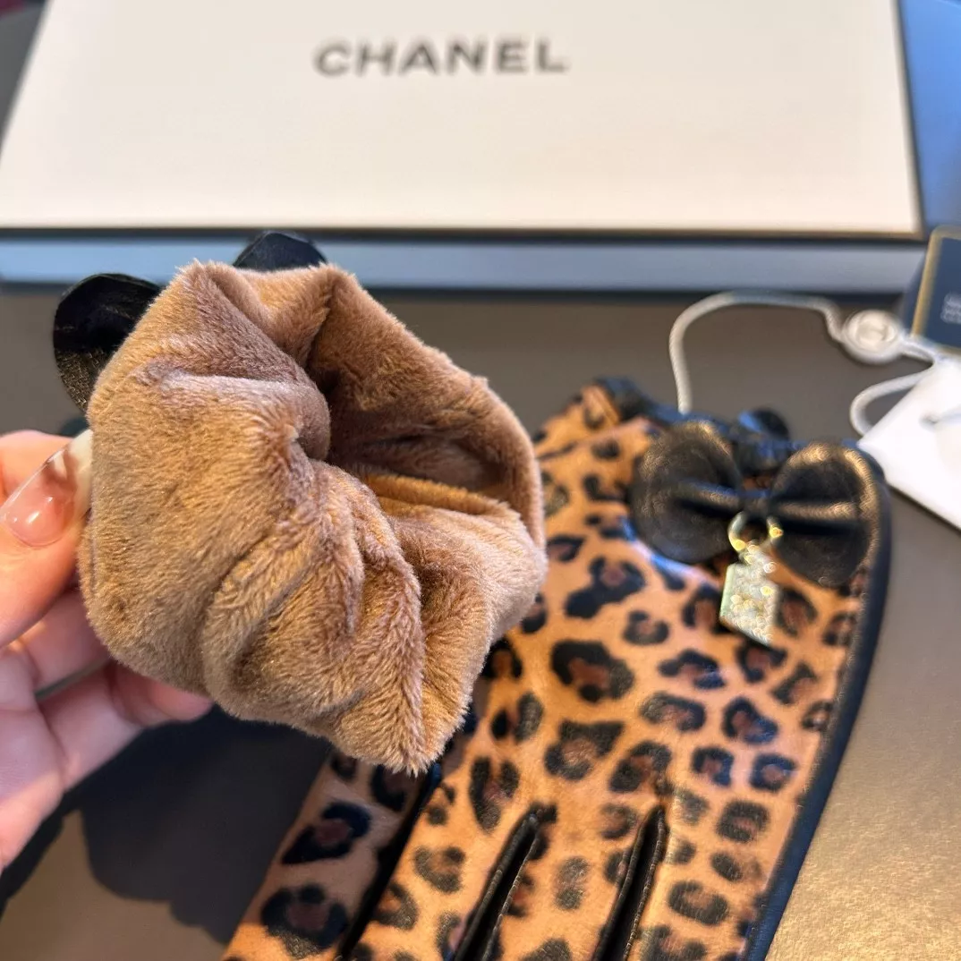 Functional 3390 Chanel Gloves For Women - Image 7