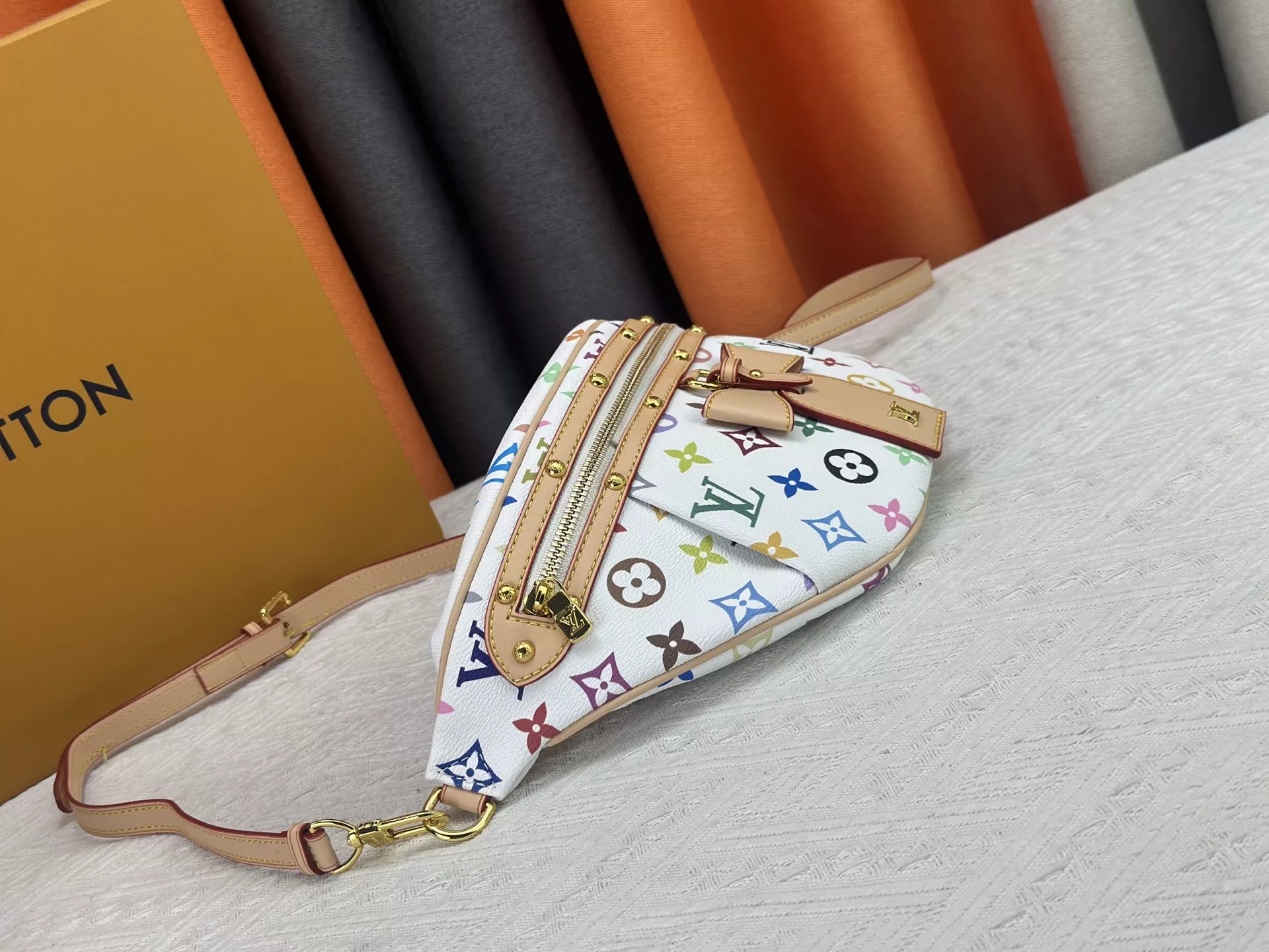 Functional 6678 Louis Vuitton AAA Quality Messenger Bags For Women