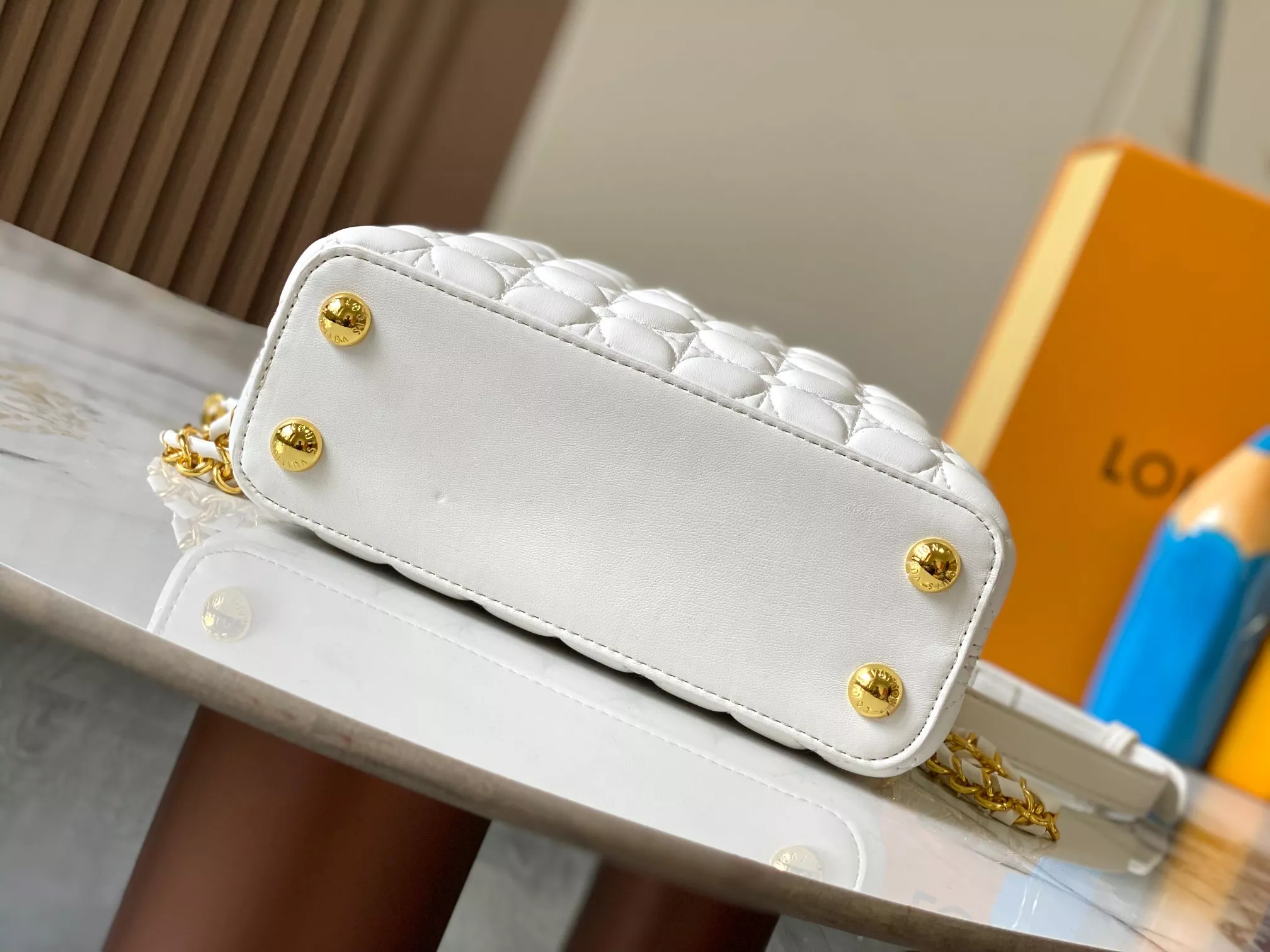 Functional 8834 Louis Vuitton AAA Quality Messenger Bags For Women - Image 4