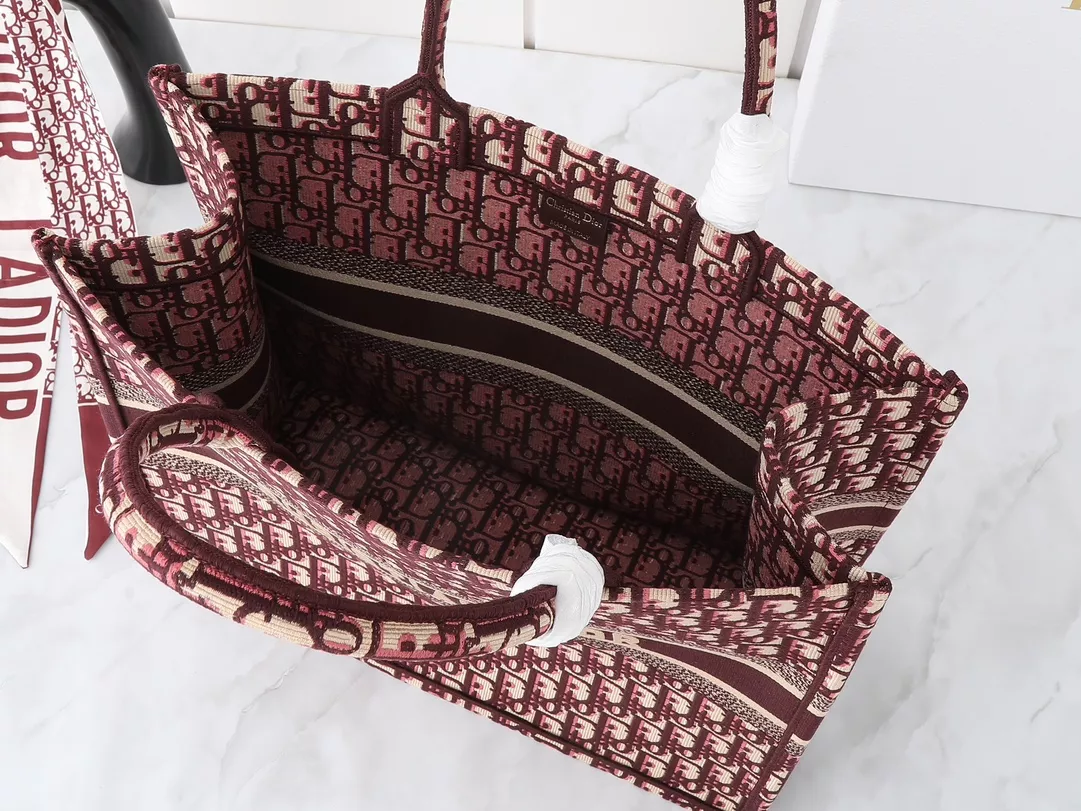 GoodFit 163 Christian Dior AAA Quality Tote-Handbags For Women - Image 8