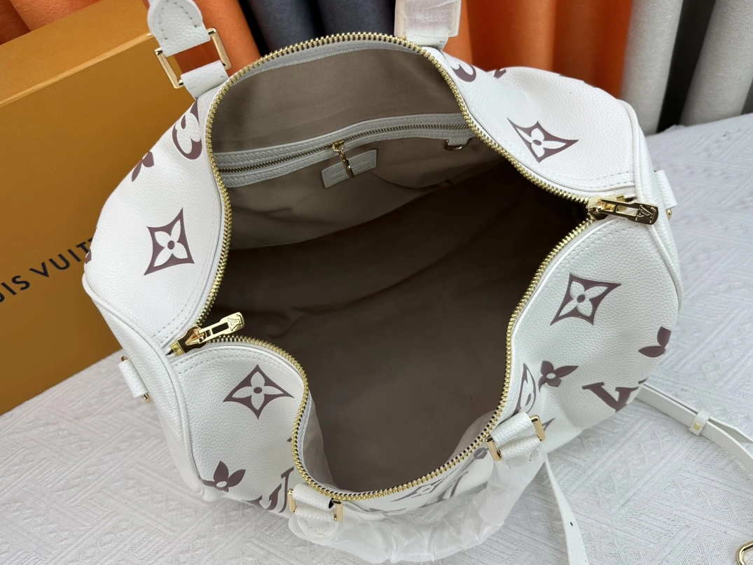 GoodFit 4334 Louis Vuitton Travel Bags - Image 8