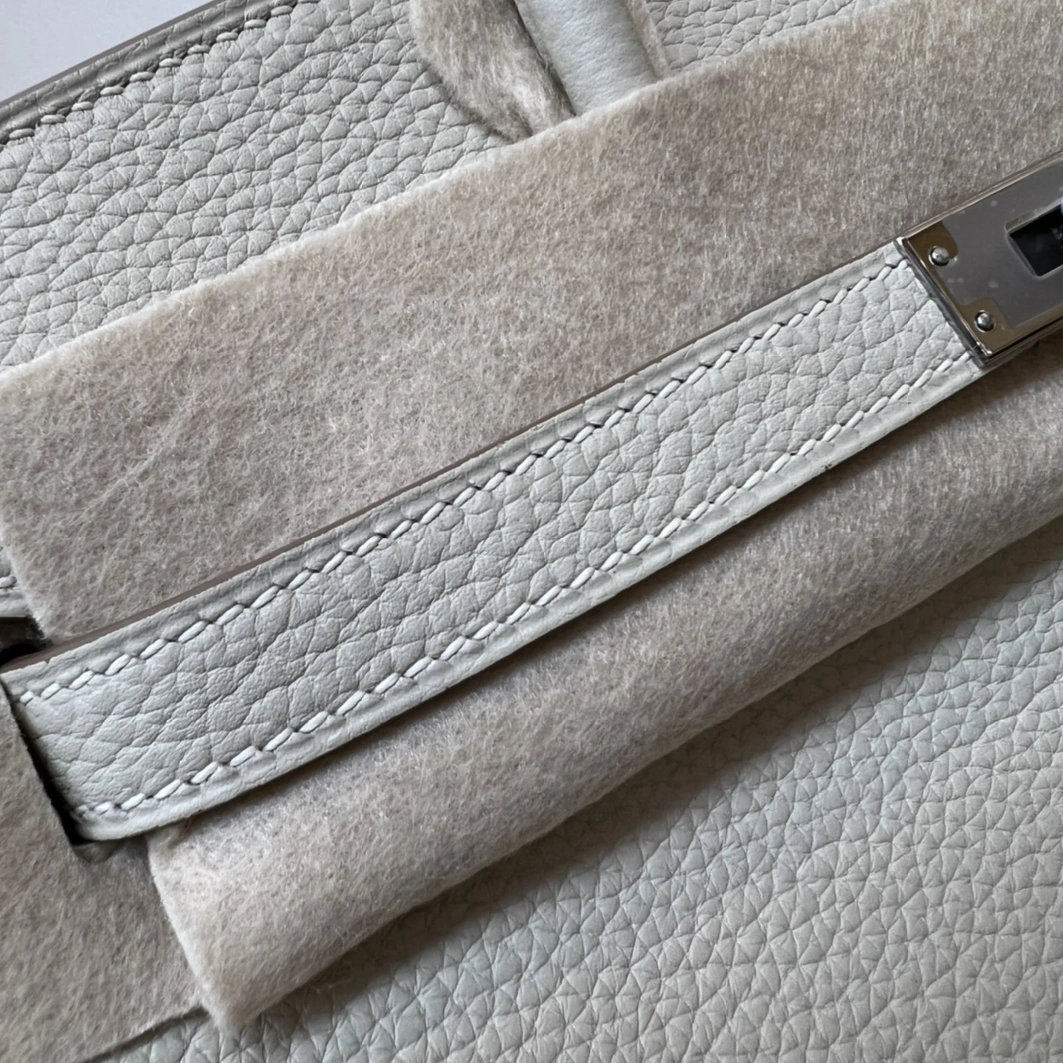 Hermes AAA Quality Handbags For Women EyeCatching 6363 - Image 4