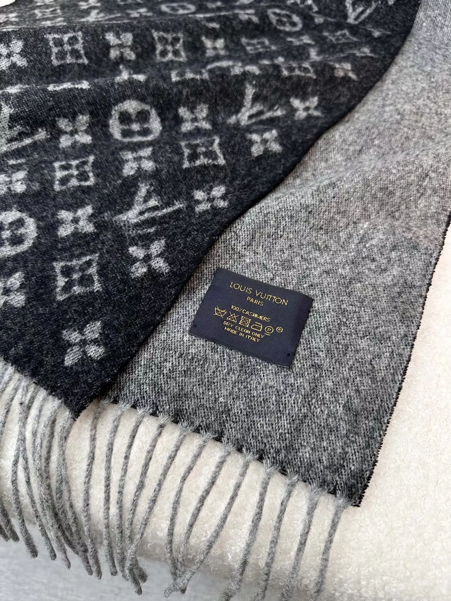 HighQuality 8382 Louis Vuitton Scarf For Women - Image 3