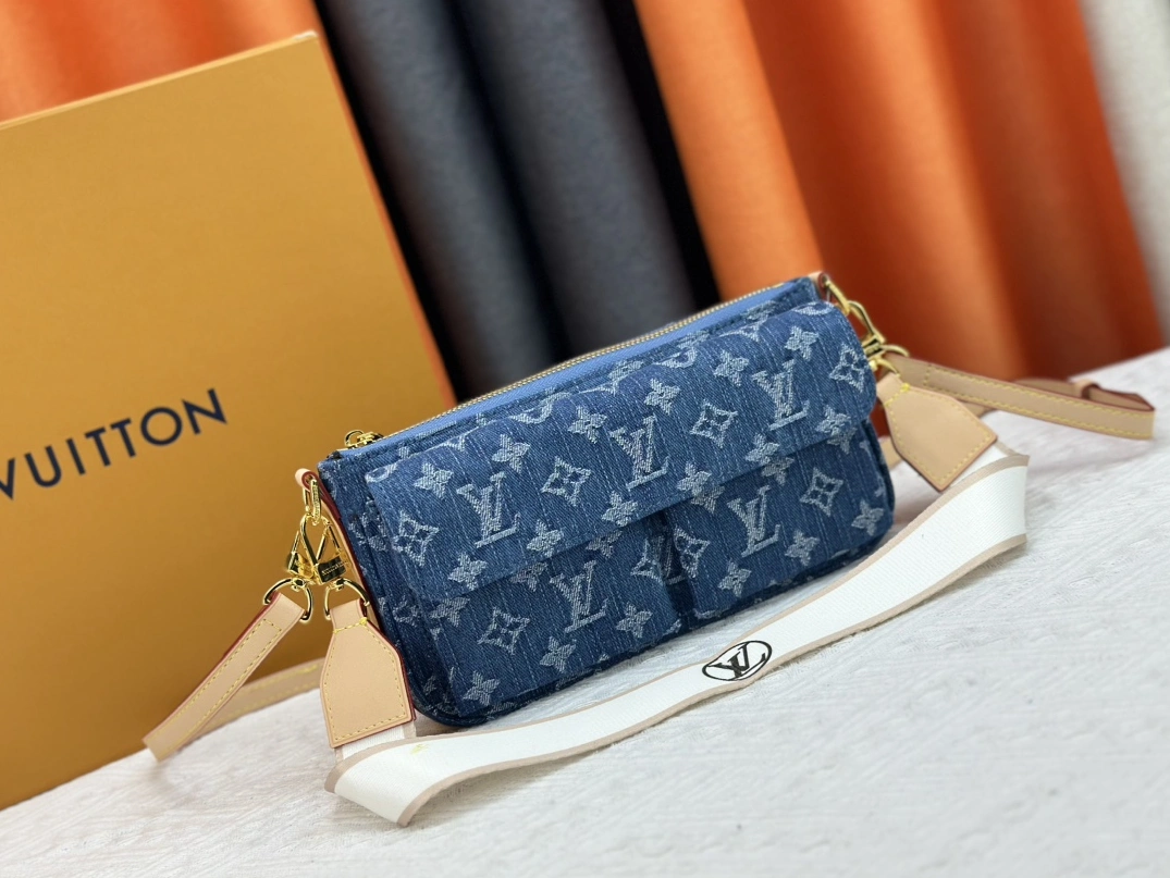 HighQuality 9108 Louis Vuitton AAA Quality Messenger Bags For Unisex