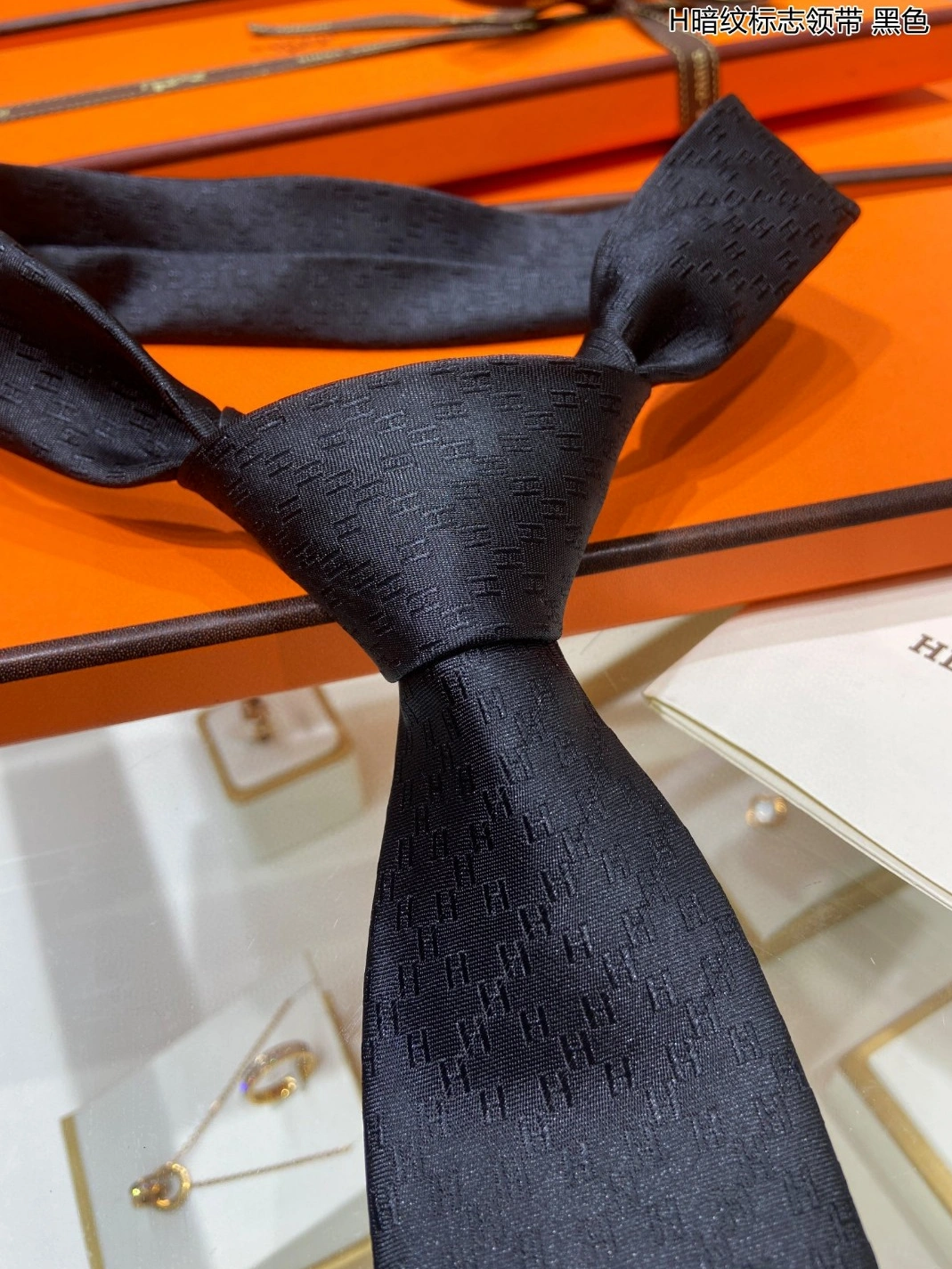 Lightweight 8673 Hermes Necktie For Men - Image 4