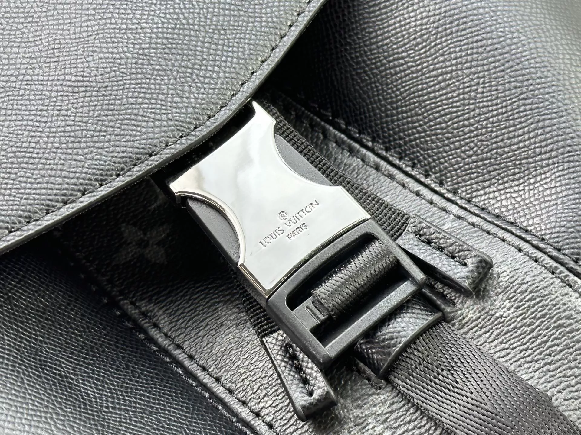 Louis Vuitton AAA Quality Backpacks For Unisex Comfortable 8089 - Image 6