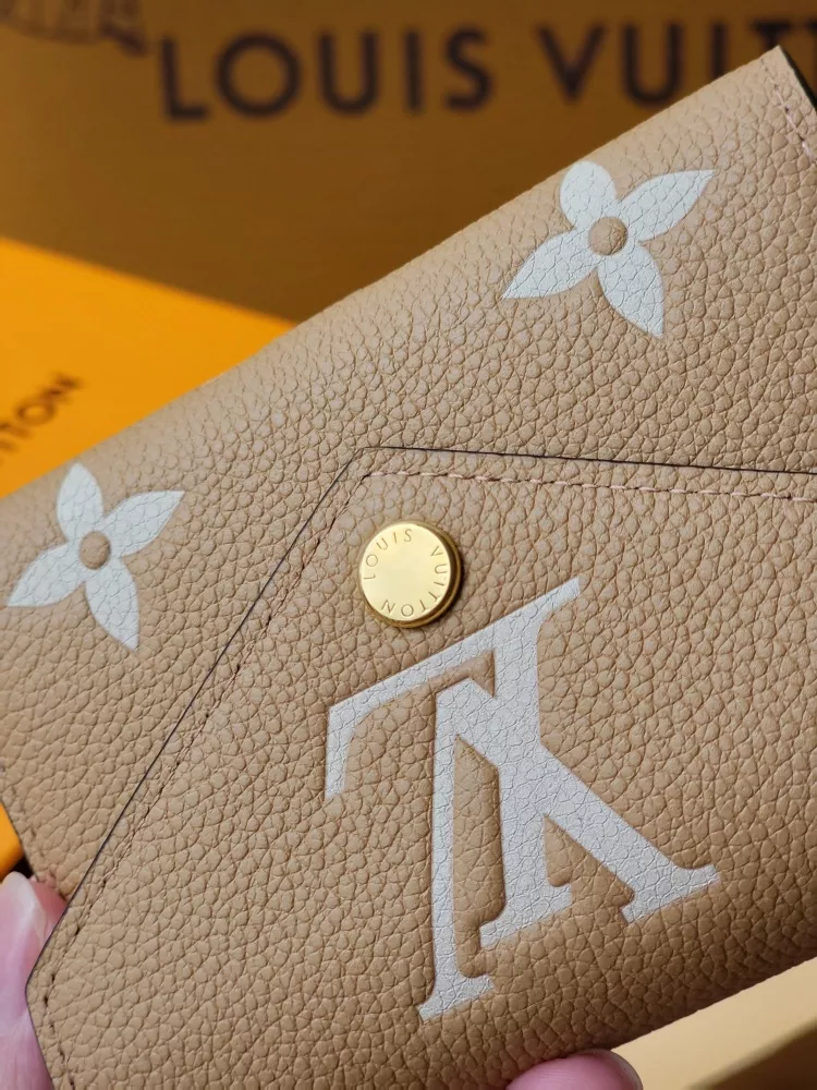 Louis Vuitton AAA Quality Card Case Breathable 7863 - Image 4