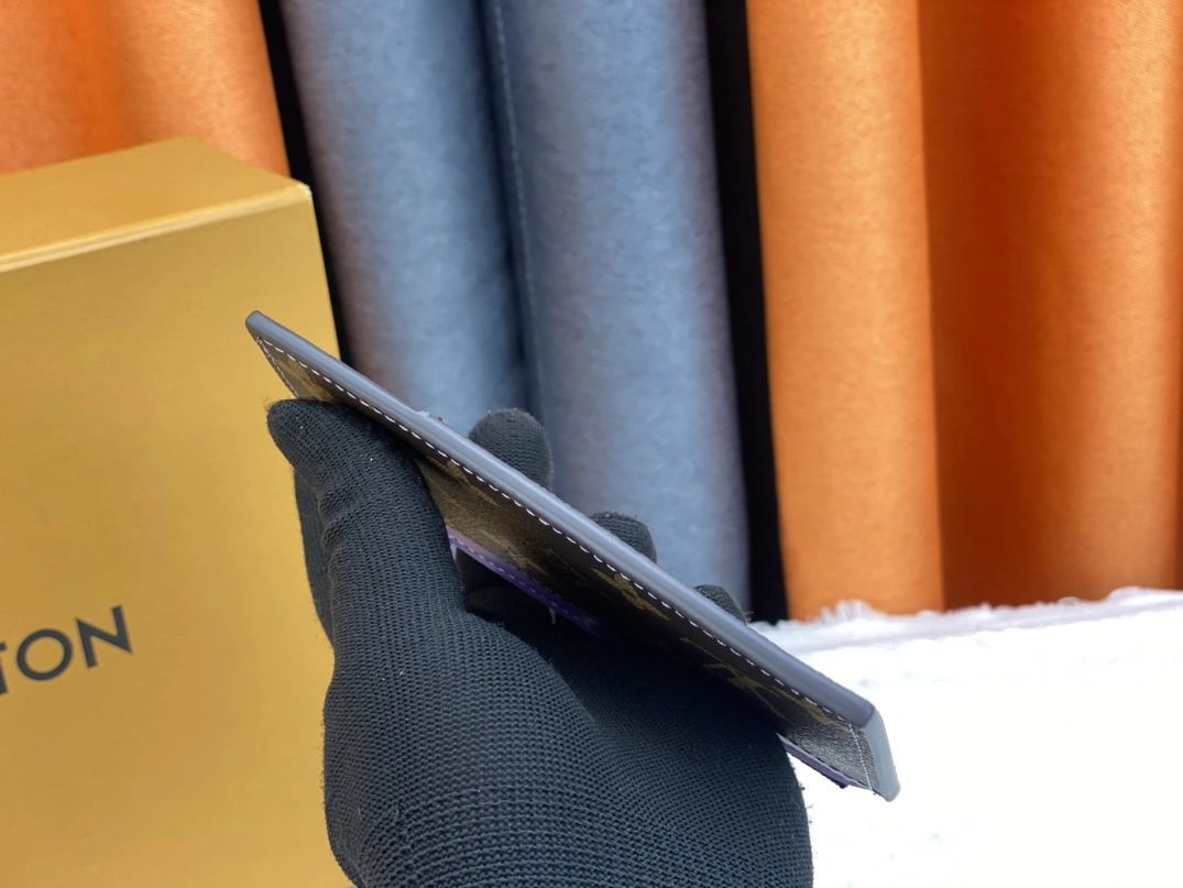 Louis Vuitton AAA Quality Card Case For Unisex Elegant 7238 - Image 4