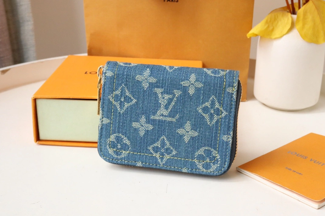 Louis Vuitton AAA Quality Card Case In Red ModernLook 6735