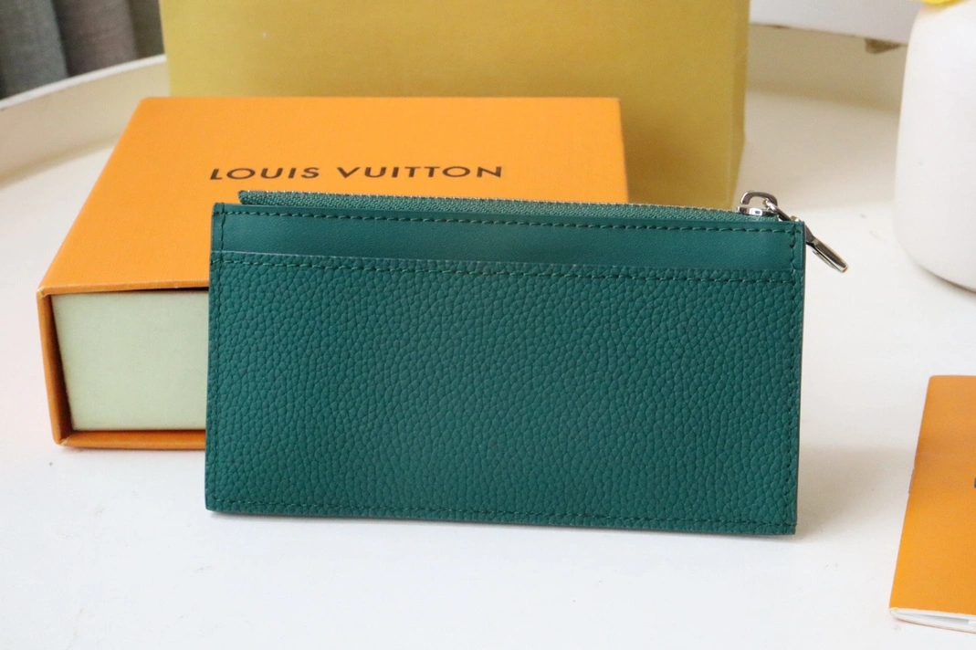 Louis Vuitton AAA Quality Card Case ModernLook 8308