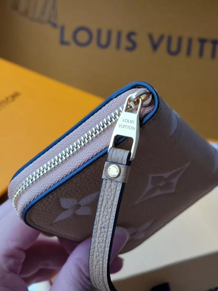 Louis Vuitton AAA Quality Card Case Vibrant 7268 - Image 4