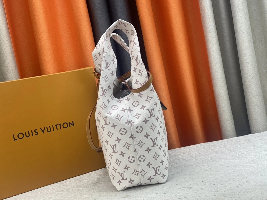 Louis Vuitton AAA Quality Handbags For Women EyeCatching 8237 - Image 3
