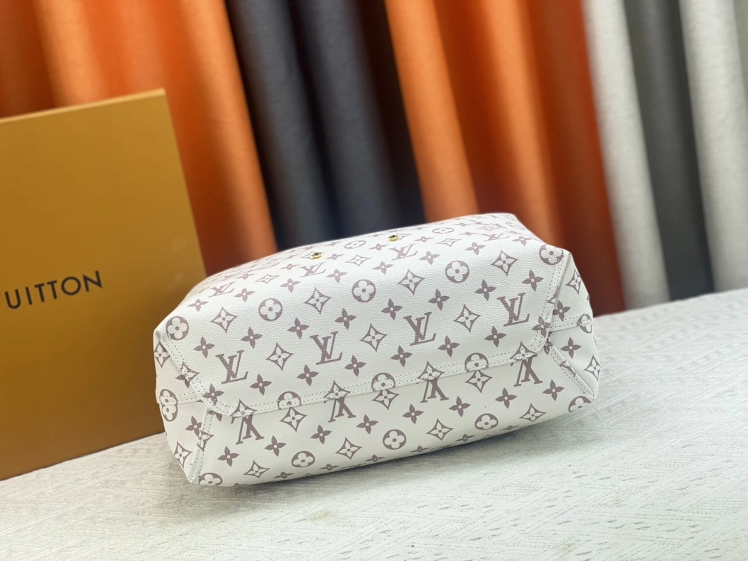 Louis Vuitton AAA Quality Handbags For Women EyeCatching 8237 - Image 5