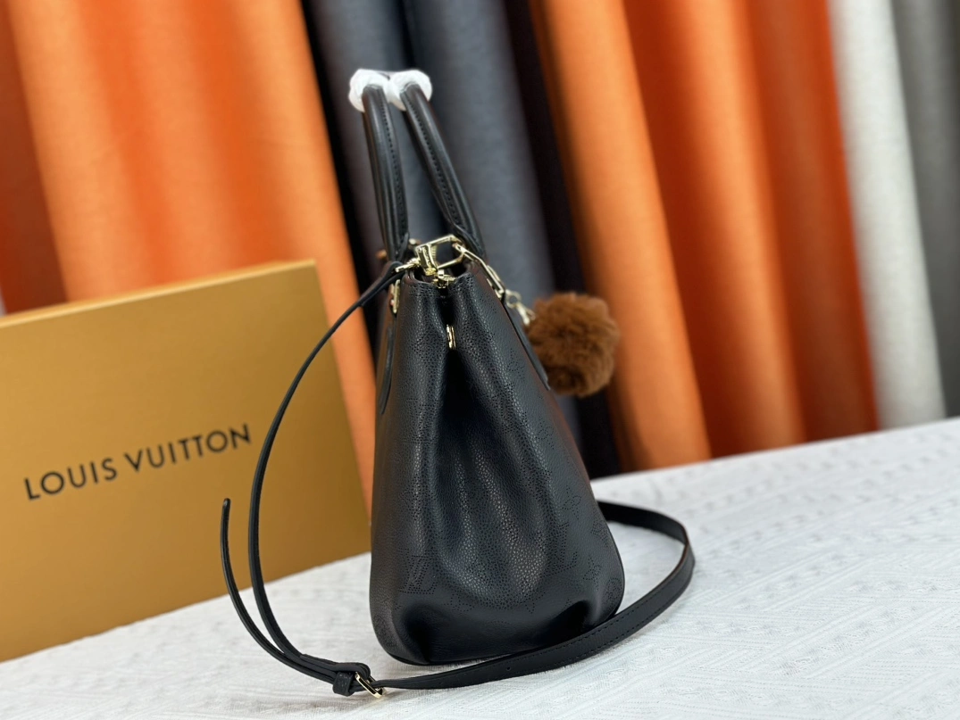 Louis Vuitton AAA Quality Handbags For Women Lightweight 9531 - Image 3