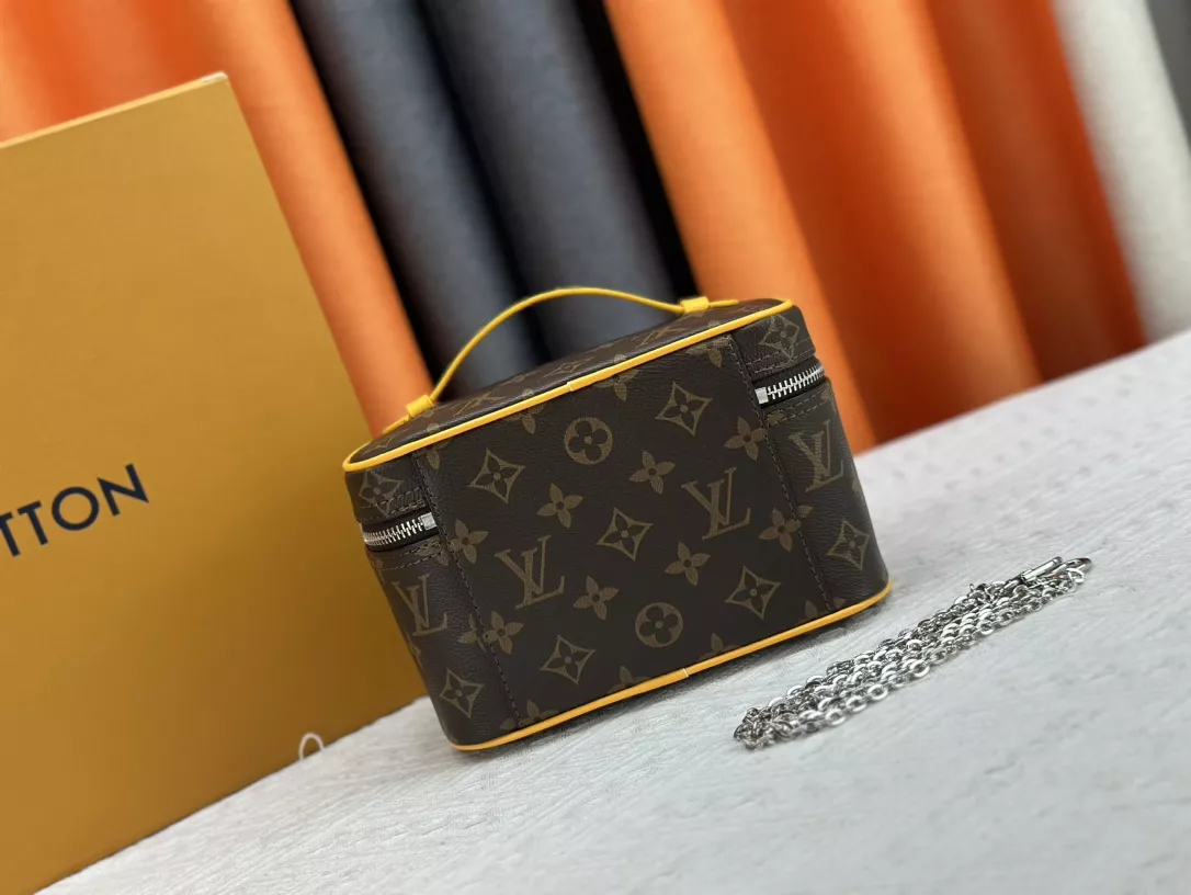 Louis Vuitton AAA Quality Handbags For Women Practical 680 - Image 4