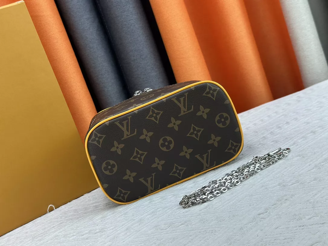 Louis Vuitton AAA Quality Handbags For Women Practical 680 - Image 5