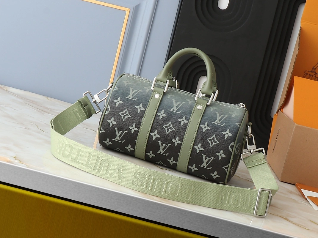 Louis Vuitton AAA Quality Handbags For Women Sleek 5747