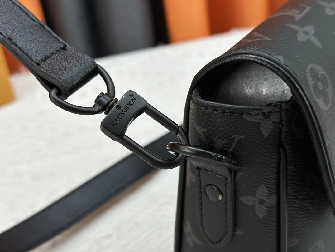 Louis Vuitton AAA Quality Messenger Bags For Unisex DailyWear 9174 - Image 7