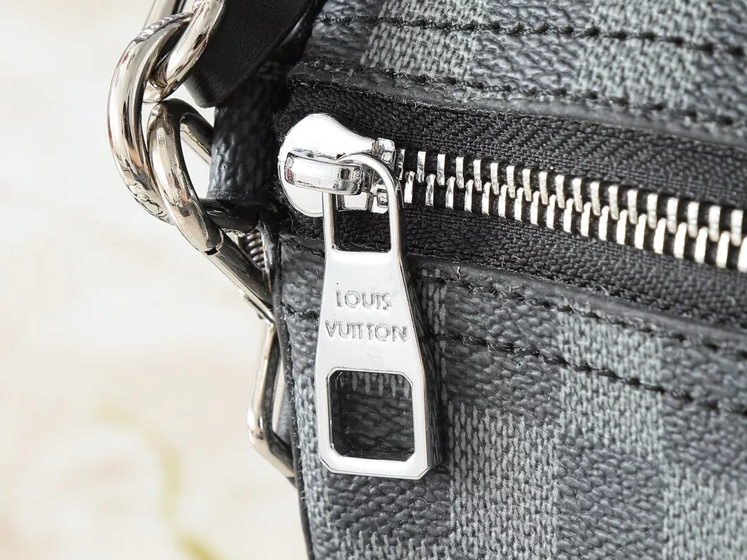 Louis Vuitton AAA Quality Messenger Bags For Unisex Durable 2423 - Image 7