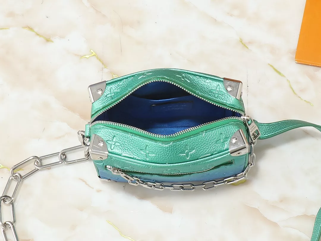 Louis Vuitton AAA Quality Messenger Bags For Unisex Elegant 4233 - Image 8