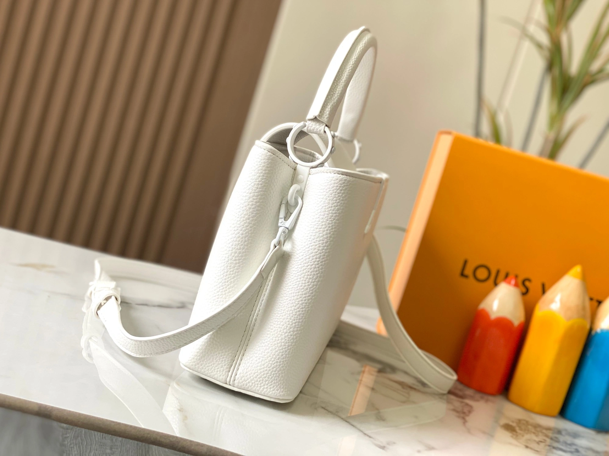 Louis Vuitton AAA Quality Messenger Bags For Women Breathable 4426