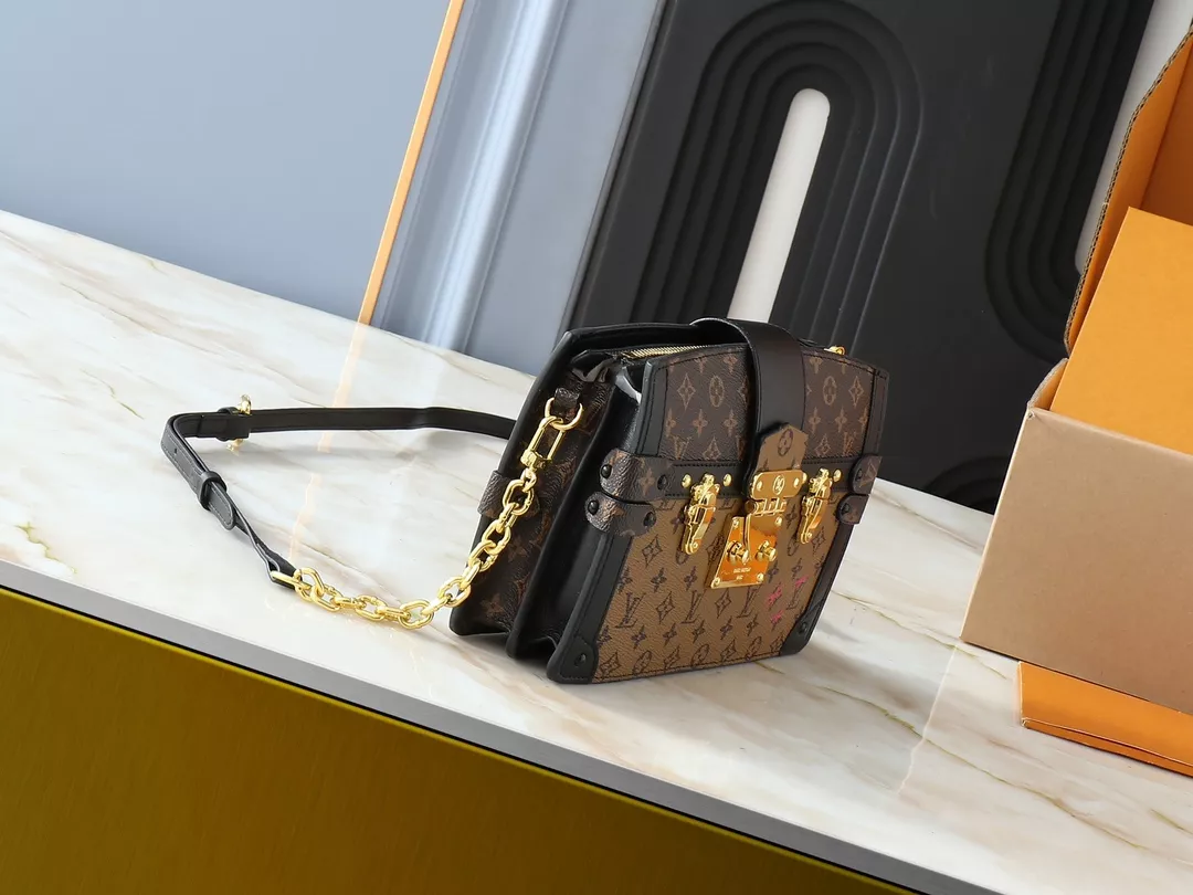 Louis Vuitton AAA Quality Messenger Bags For Women Comfortable 2409