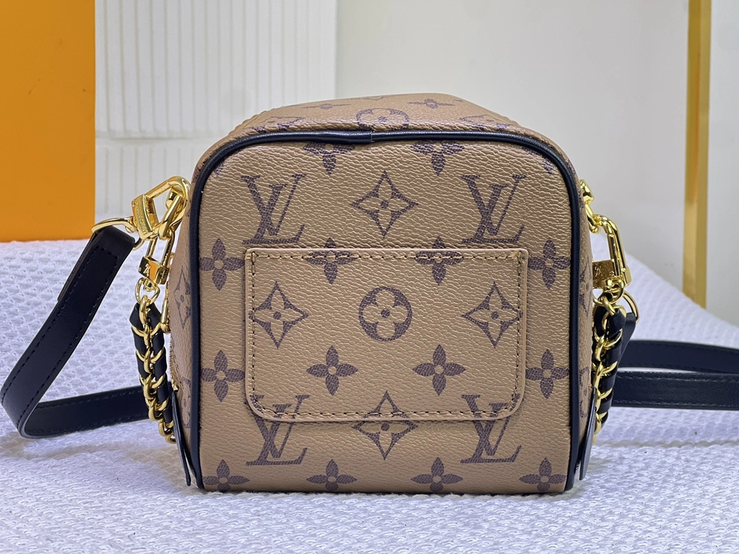 Louis Vuitton AAA Quality Messenger Bags For Women EasyMatch 8840 - Image 4