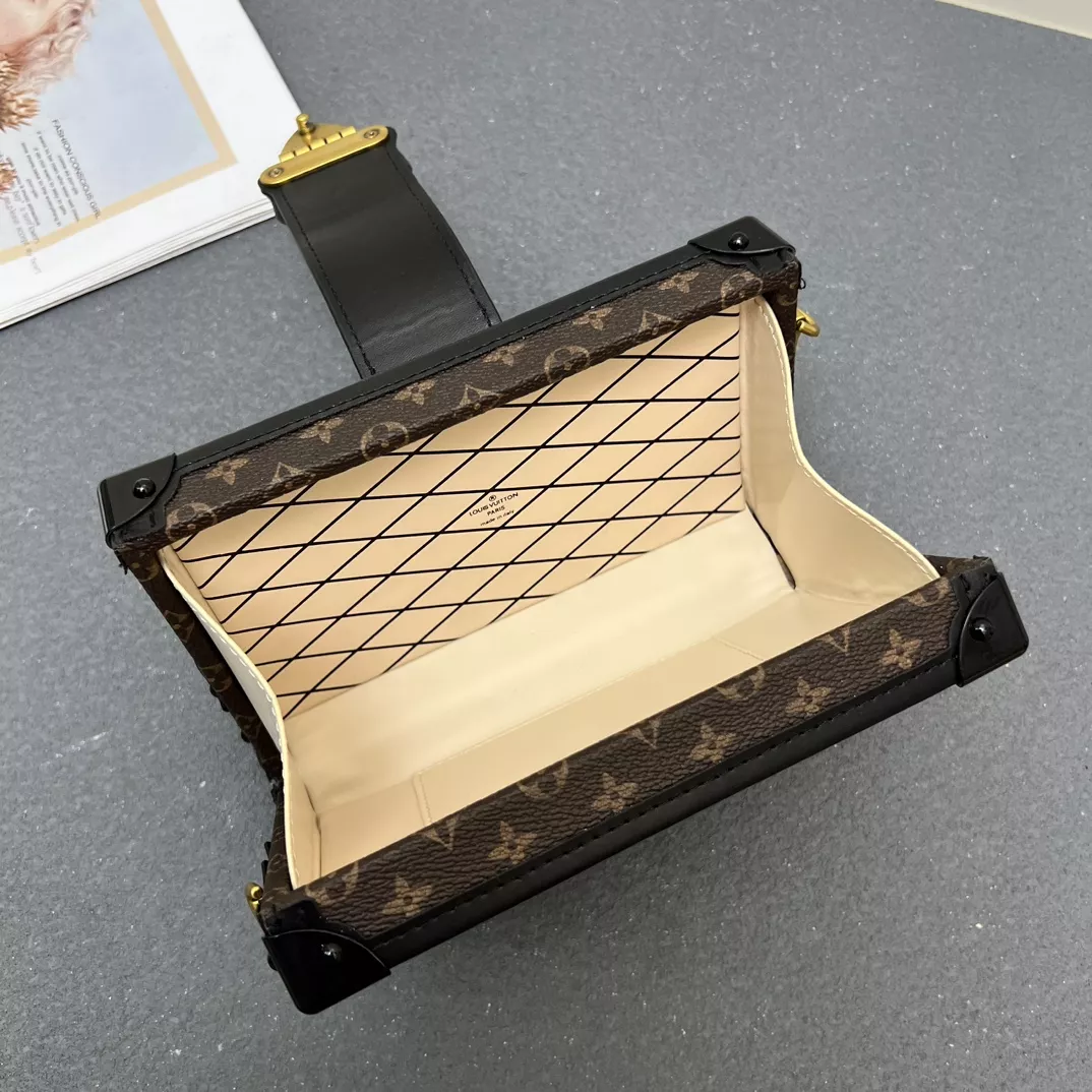 Louis Vuitton AAA Quality Messenger Bags For Women Elegant 1603 - Image 8