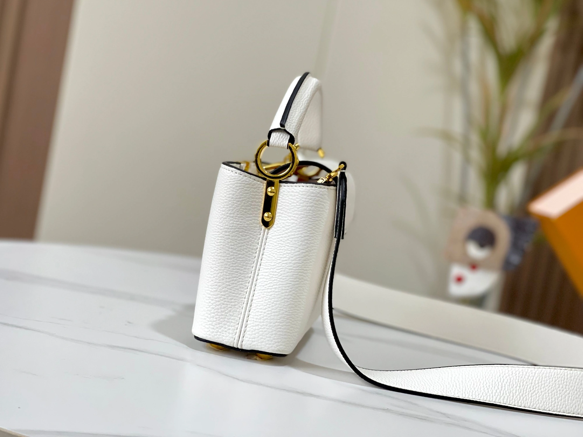 Louis Vuitton AAA Quality Messenger Bags For Women Flexible 2307