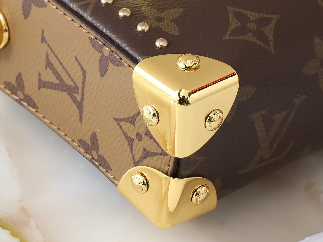 Louis Vuitton AAA Quality Messenger Bags For Women Flexible 862 - Image 6