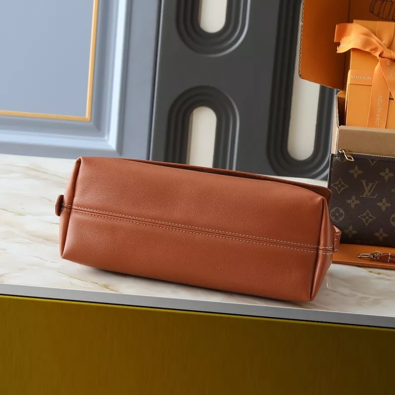 Louis Vuitton AAA Quality Messenger Bags For Women Minimalist 9936 - Image 4