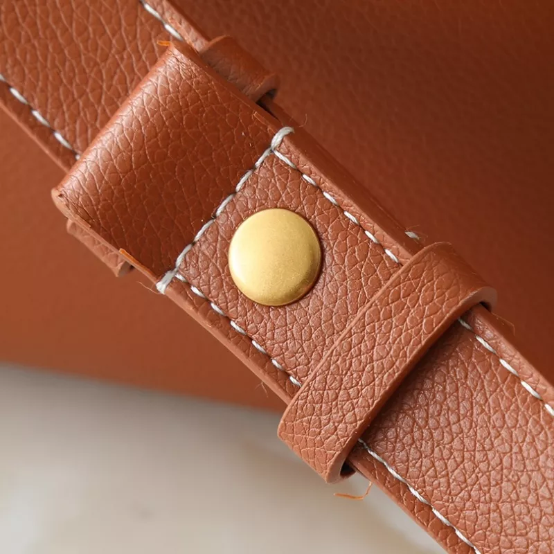 Louis Vuitton AAA Quality Messenger Bags For Women Minimalist 9936 - Image 7