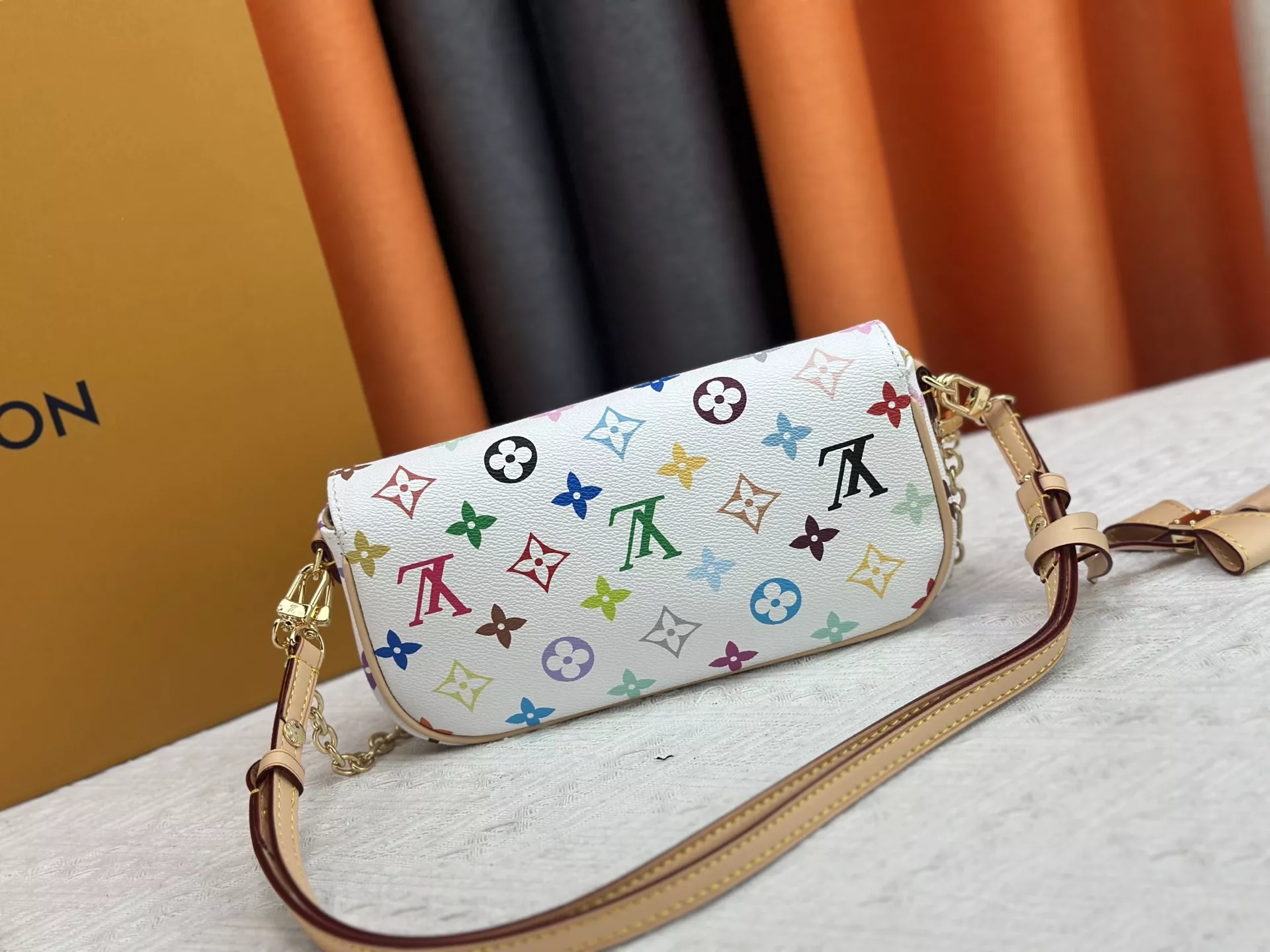 Louis Vuitton AAA Quality Messenger Bags For Women ModernLook 5292 - Image 4