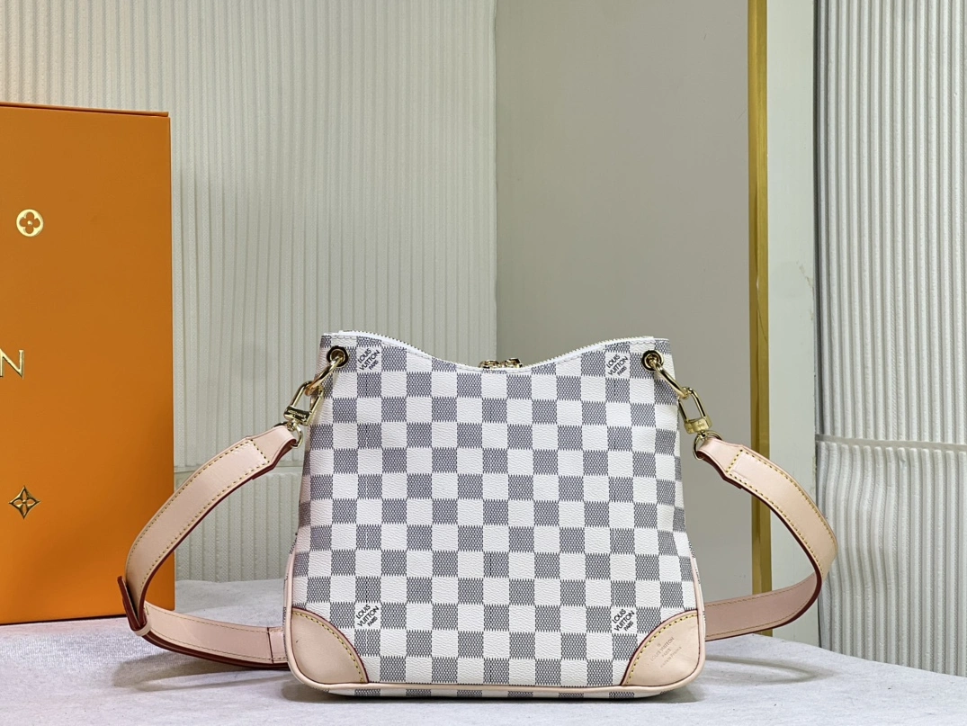 Louis Vuitton AAA Quality Messenger Bags For Women Refined 8931 - Image 5