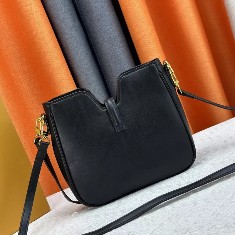 Louis Vuitton AAA Quality Messenger Bags For Women Resilient 9301 - Image 3