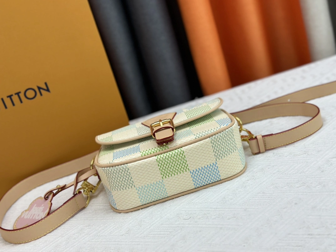 Louis Vuitton AAA Quality Messenger Bags For Women Vibrant 2043 - Image 5