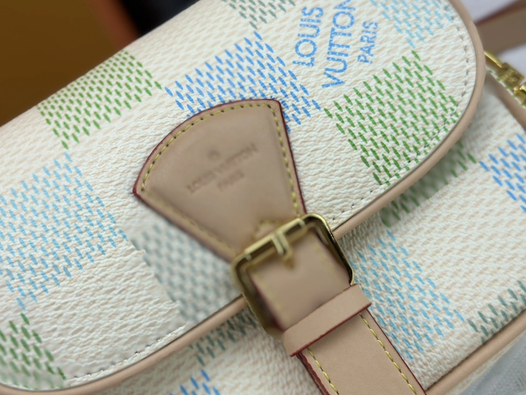 Louis Vuitton AAA Quality Messenger Bags For Women Vibrant 2043 - Image 6