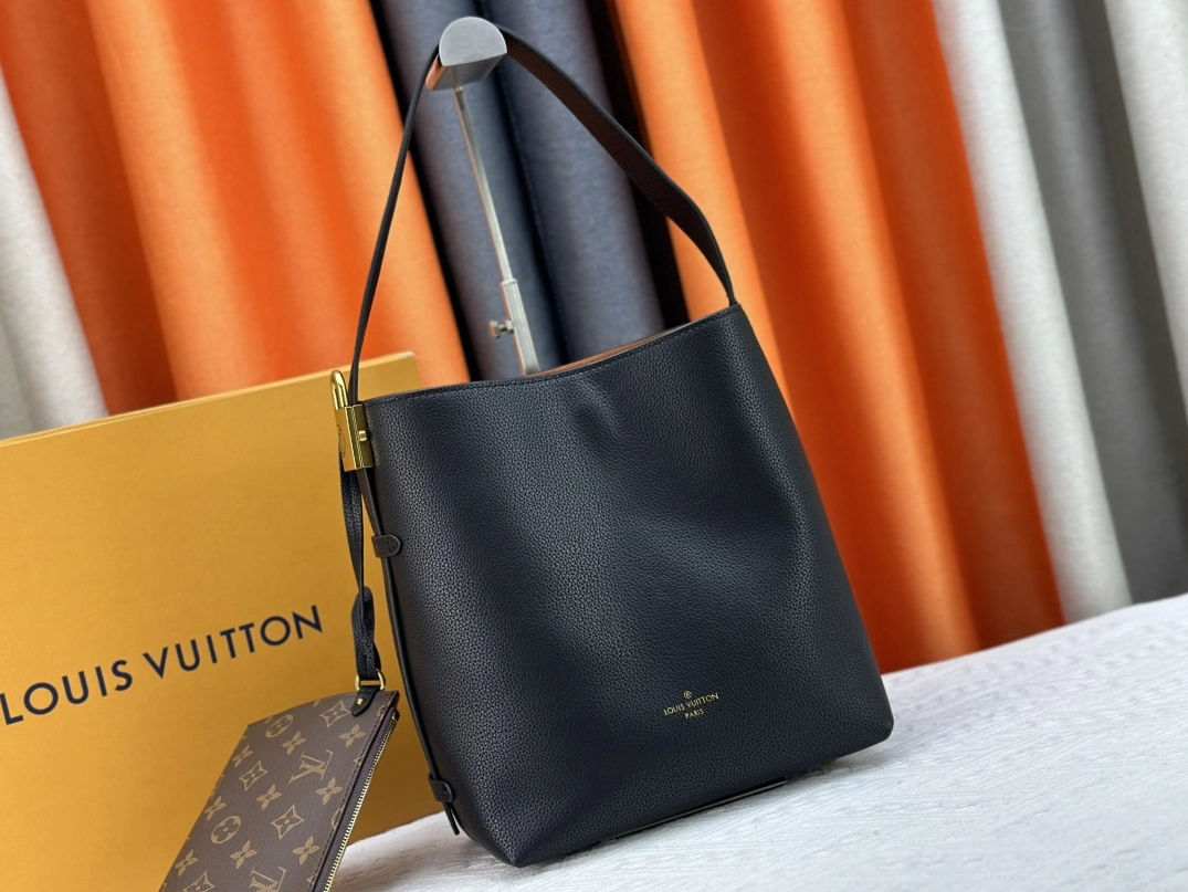 Louis Vuitton AAA Quality Shoulder Bags For Women BestValue 7558