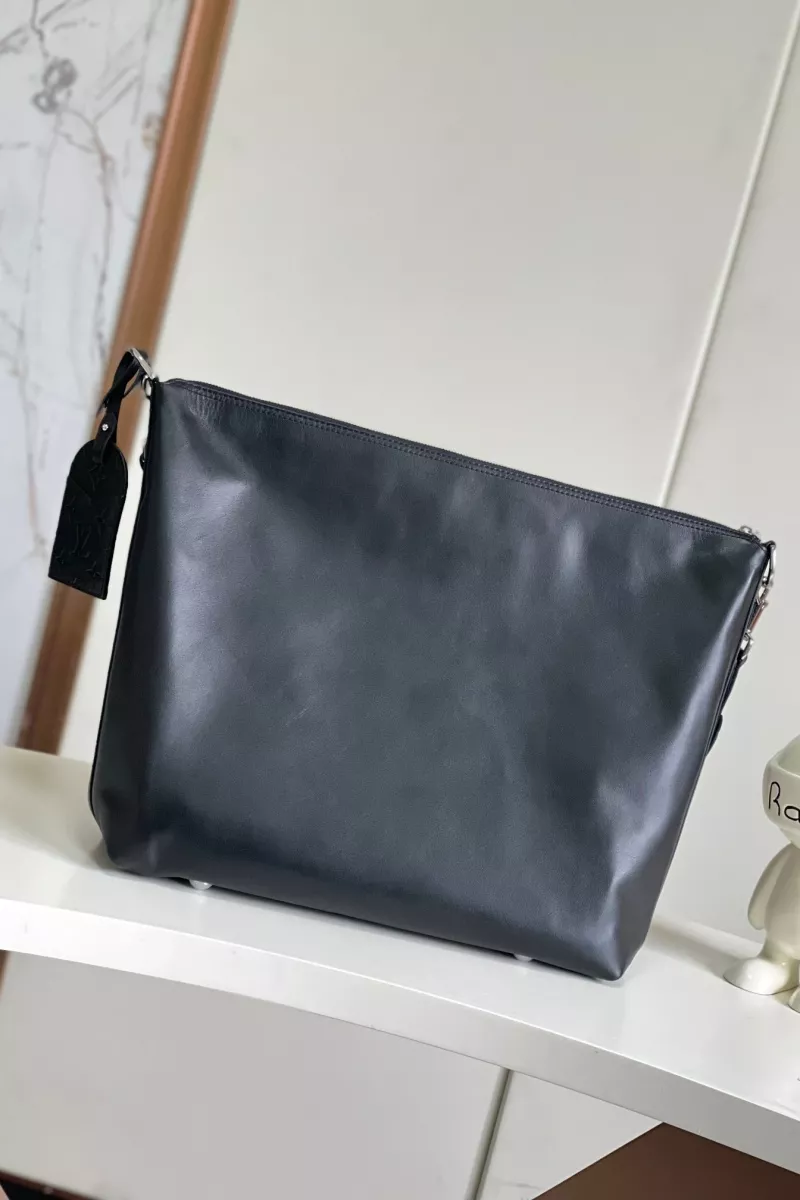 Louis Vuitton AAA Quality Shoulder Bags For Women Classic 9530 - Image 3