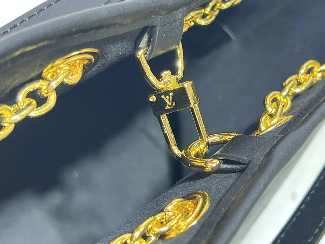 Louis Vuitton AAA Quality Shoulder Bags For Women Comfortable 7444 - Image 8