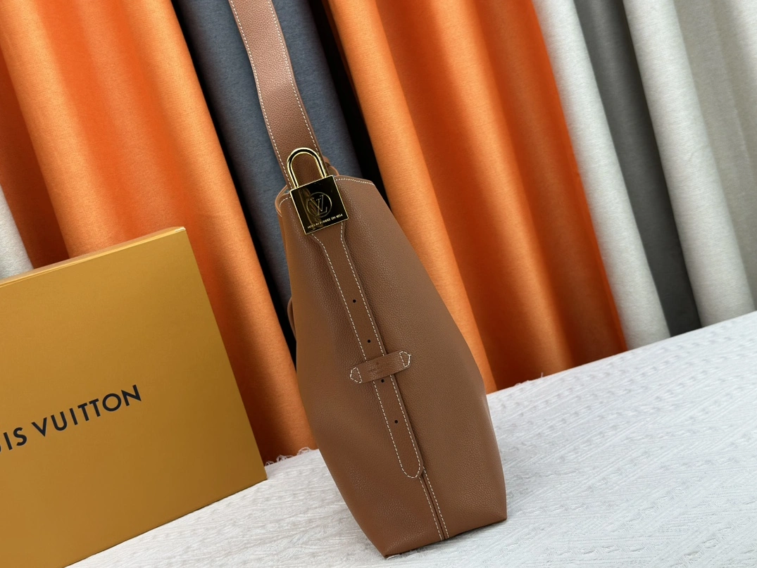 Louis Vuitton AAA Quality Shoulder Bags For Women Durable 2765